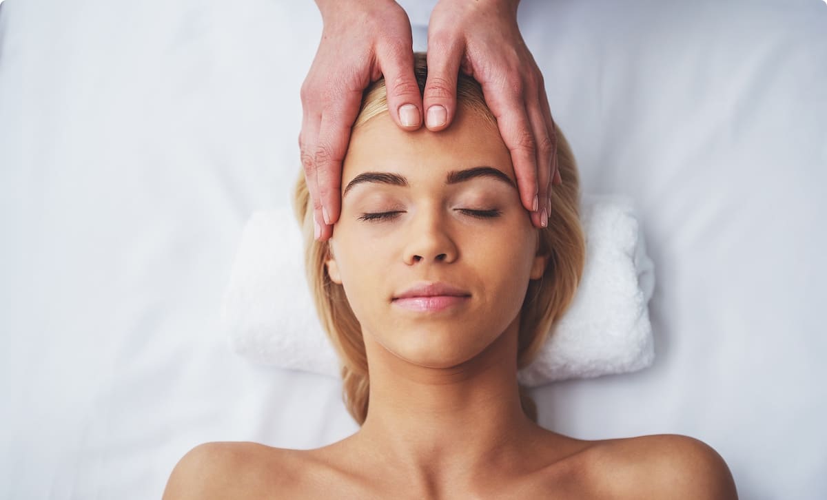 femme_en_train_de_se_faire_masser